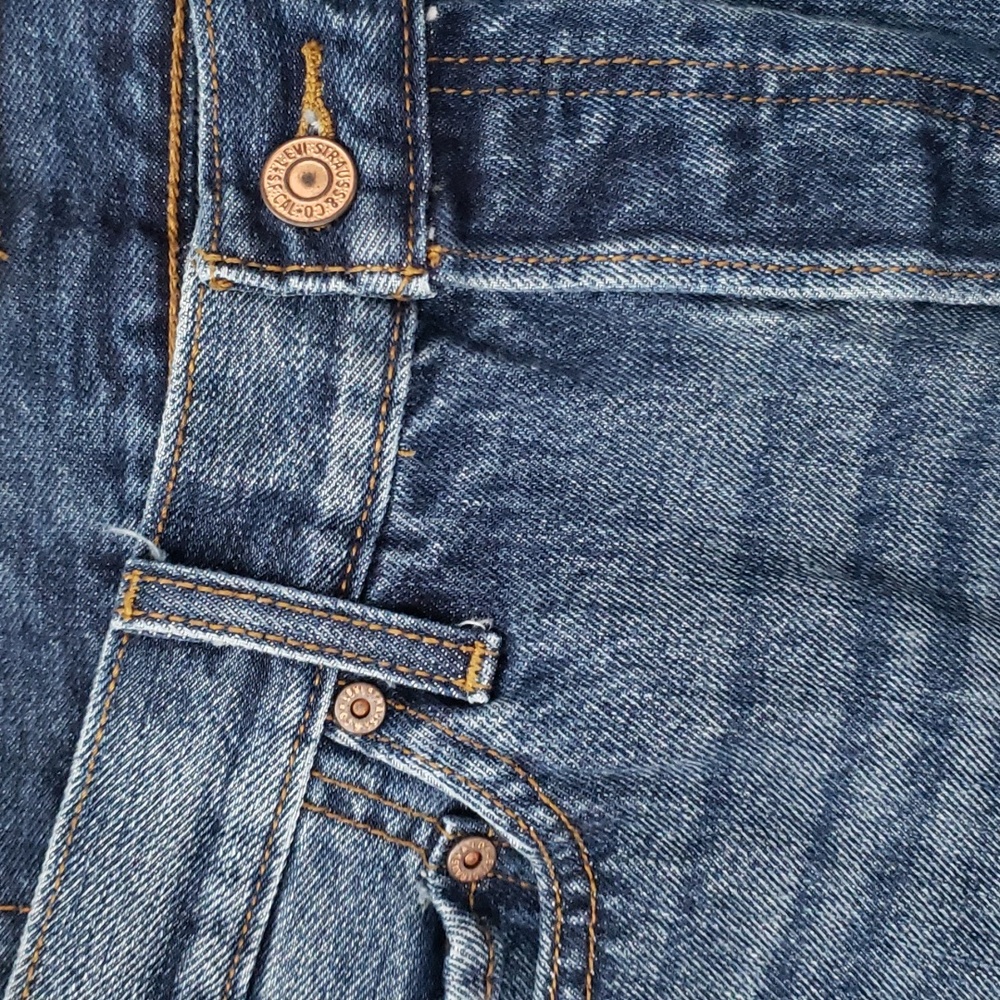 Levi's Women's Short Shorts - Picture 3 of 8